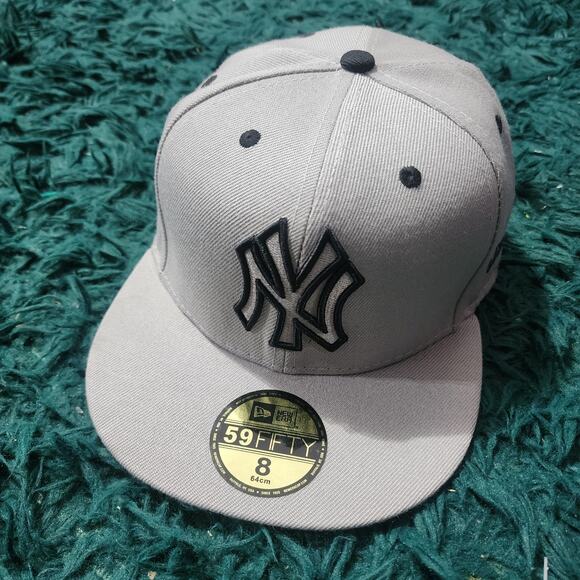 New York Yankees Hat Grey Black New Era 59FIFTY Fitted Cap Size 8 MLB - Picture 2 of 6